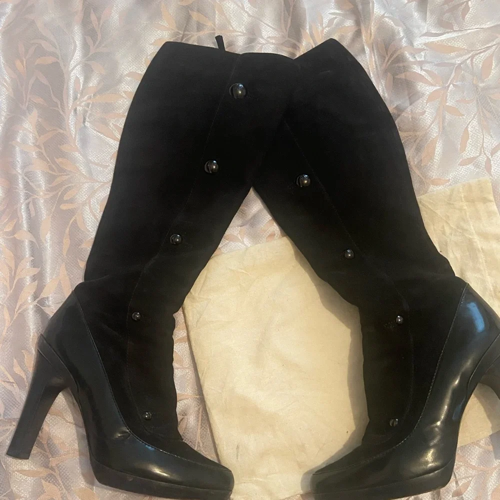 ⭐️Fendi authentic boots ! Excellent condition size 38.5⭐️ - Picture 1 of 3